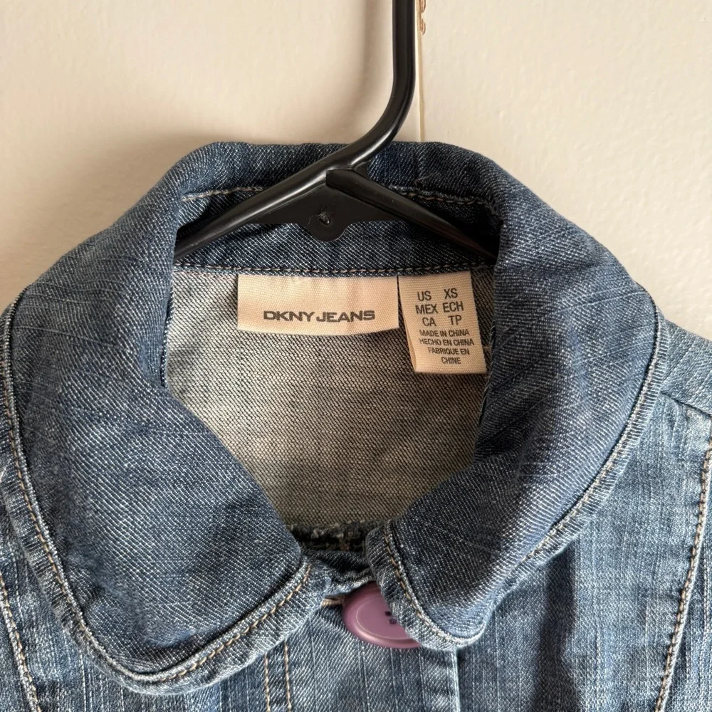 DKNY Vintage Cropped Denim Jacket Embroidered Y2K Grunge Emo Women’s Size XS - Picture 3 of 12